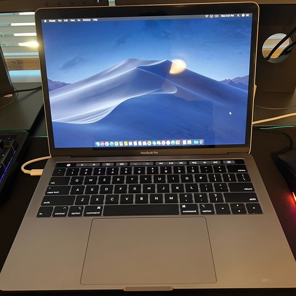 2019 MacBook Pro 13 inch Space Gray Touch Bar w/ Touch ID